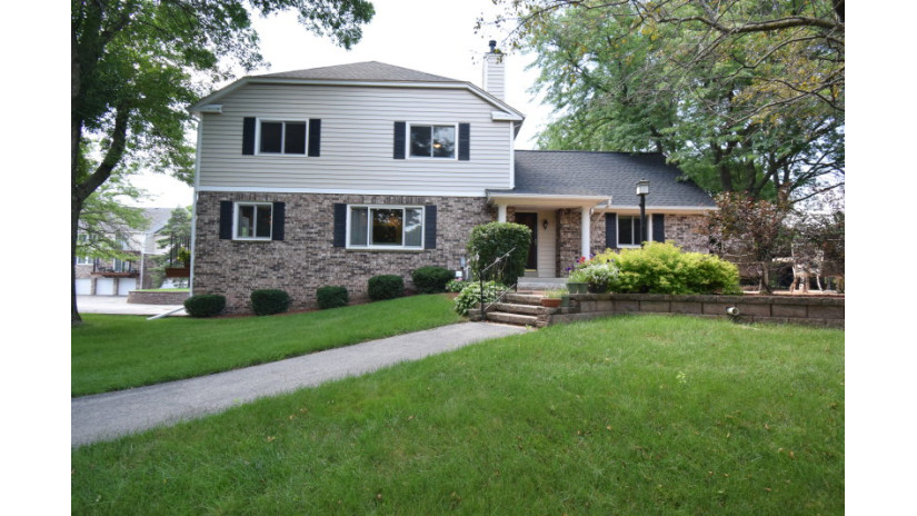 1176 Pilgrim Pkwy Elm Grove, WI 53122 by Shorewest Realtors $320,000