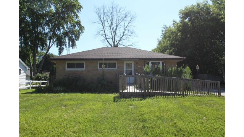 7474 N 52nd St Milwaukee, WI 53223 by RE/MAX Xpress $129,900