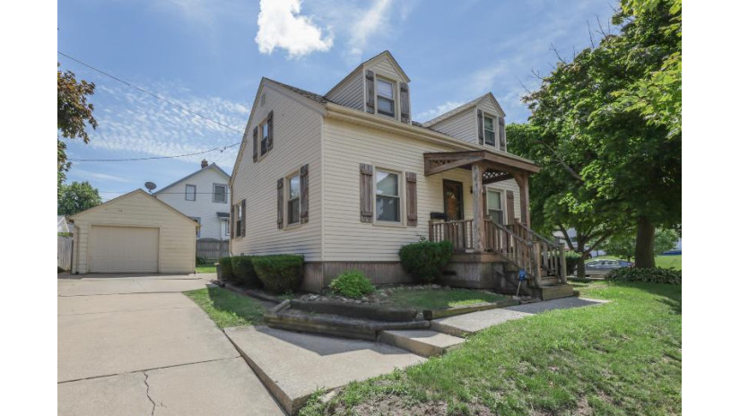 4223 13th St Racine, WI 53405 by Berkshire Hathaway HomeServices Metro Realty-Racin $125,000