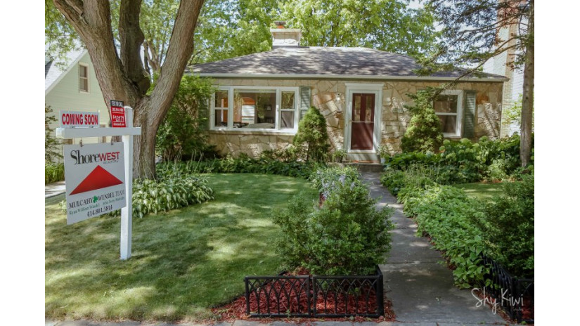 2557 N 80th St Wauwatosa, WI 53213 by Shorewest Realtors $219,900