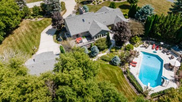 1835 Wicker Ln, Richfield, WI 53076-9649