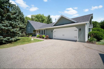 944 Bark Lake Ln, Richfield, WI 53033-9305