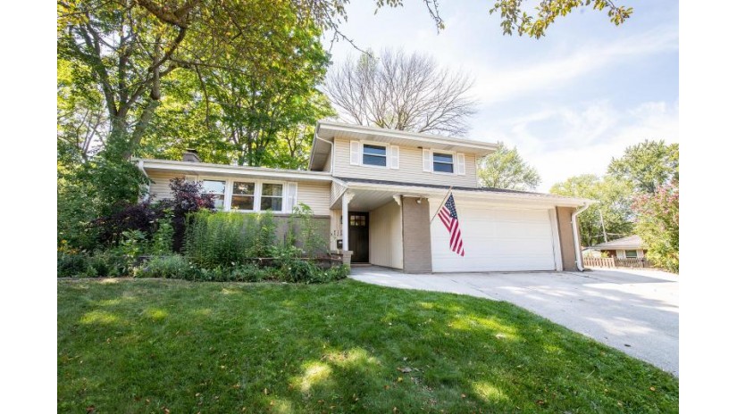 W170N9289 Woodlawn Dr Menomonee Falls, WI 53051 by Keller Williams Realty-Milwaukee North Shore $289,000