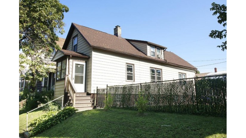 517 E Locust St Milwaukee, WI 53212 by Riverwest Realty Milwaukee $150,000