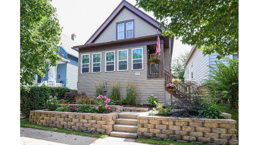 2710 S Greeley St Milwaukee, WI 53207 by The Stefaniak Group, LLC $215,000