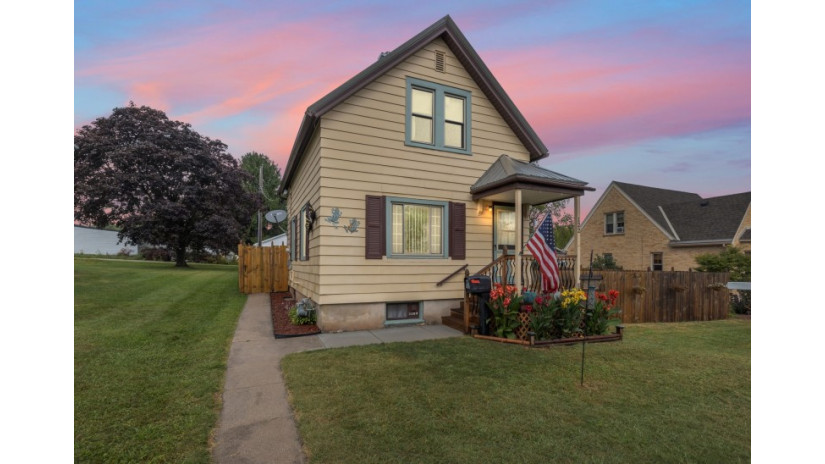 122 E Prospect St Port Washington, WI 53074 by Shorewest Realtors $149,900