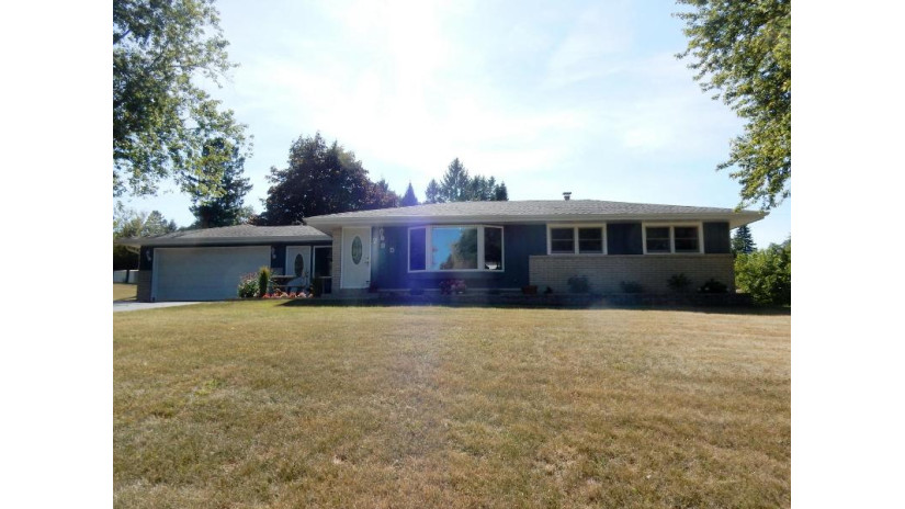 795 Hi-Ridge Dr Brookfield, WI 53186 by Homeowners Concept Save More R $265,000