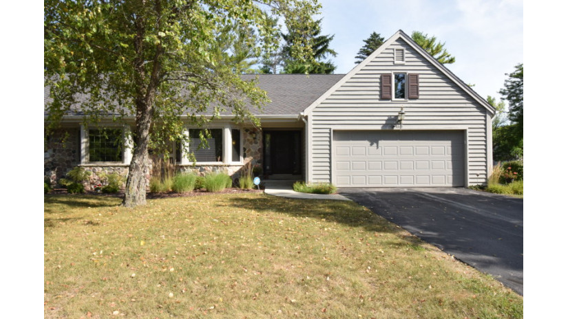 1616 W Eastbrook Ct Mequon, WI 53092 by Shorewest Realtors $339,900