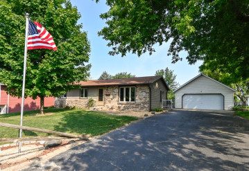 2980 E Puetz Rd, Oak Creek, WI 53154-3446