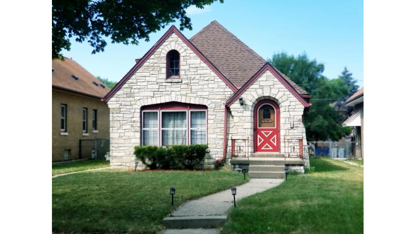 4169 N 15th St Milwaukee, WI 53209 by Homestead Realty, Inc $99,900