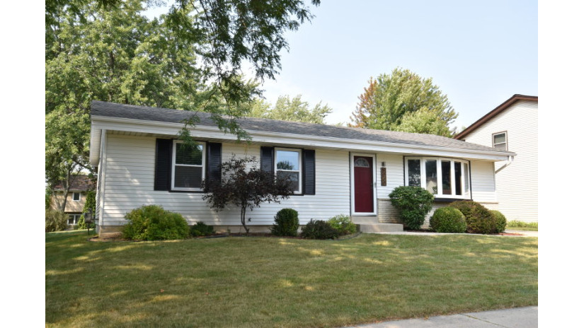 3060 E Stonefield Dr Oak Creek, WI 53154 by Shorewest Realtors $249,900