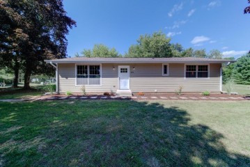 206 W Sadd St, North Prairie, WI 53153-9755