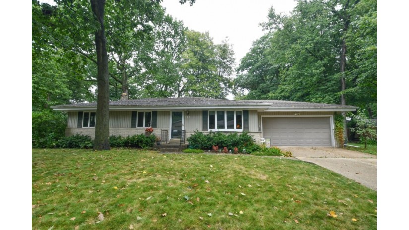 712 E Madison St Oconomowoc, WI 53066 by Shorewest Realtors $250,000