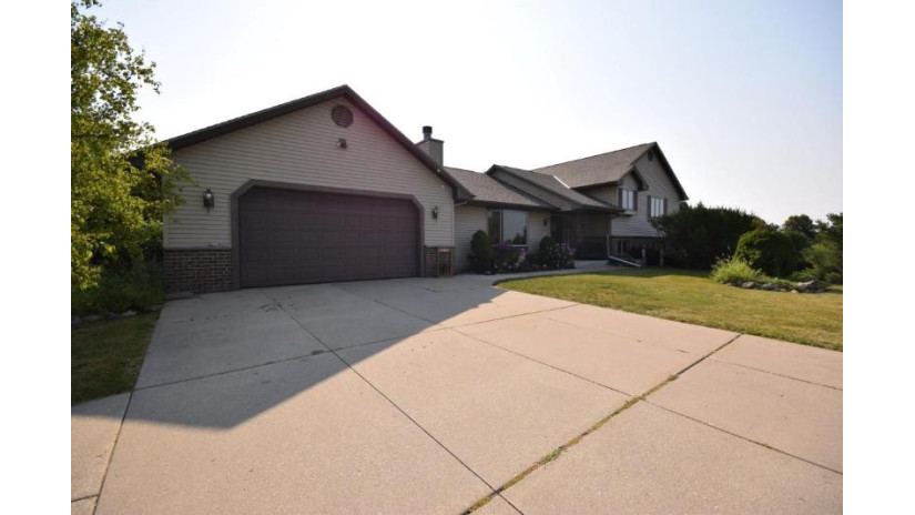 1539 Golden Dr Richfield, WI 53033 by Emmer Real Estate Group $444,900