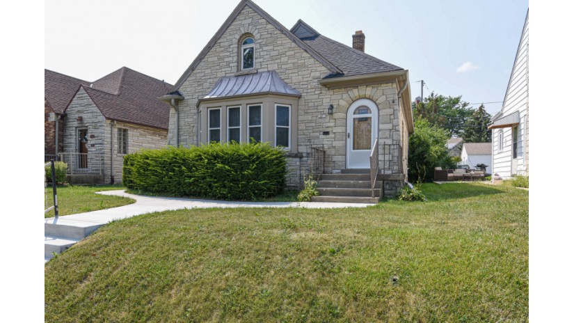 1657 S 53rd St West Milwaukee, WI 53214 by Shorewest Realtors $179,900