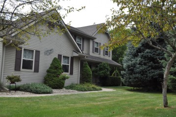 W975 Clayton Ct, Spring Prairie, WI 53105-2636