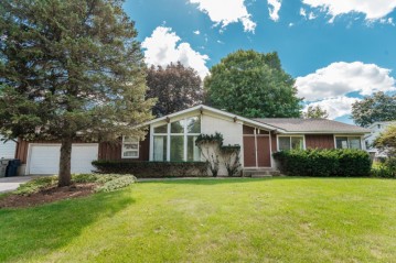 9505 W Orinda Ct, Milwaukee, WI 53224-4633