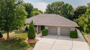 628 Carriage Hill Dr, Watertown, WI 53098-1210