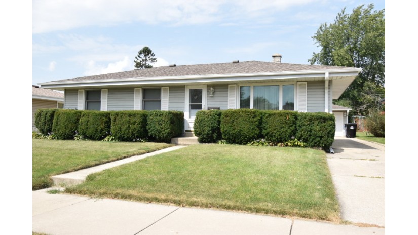 2712 Brentwood Dr Racine, WI 53403 by Shorewest Realtors $139,900