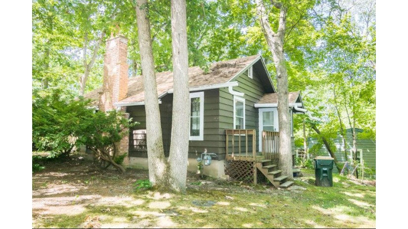 540 Oakwood Trl Twin Lakes, WI 53181 by Bear Realty, Inc $135,000