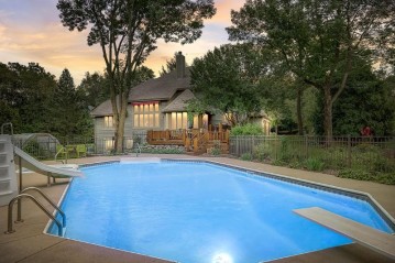 245 Rustic Ln, Hartland, WI 53029