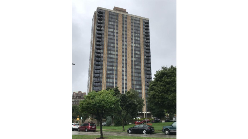 929 N Astor St 1704 Milwaukee, WI 53202 by Century 21 Affiliated $239,900