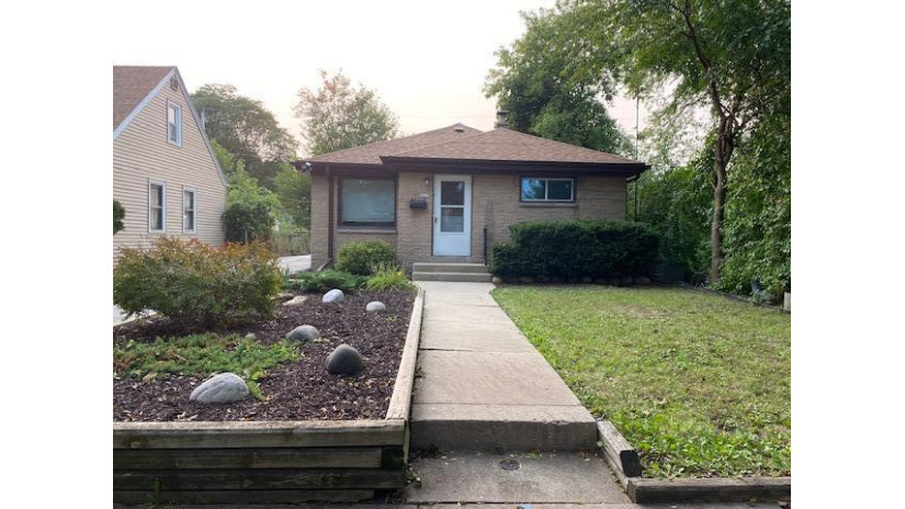 5415 N 73rd St Milwaukee, WI 53218 by Nilsen Realty $114,900