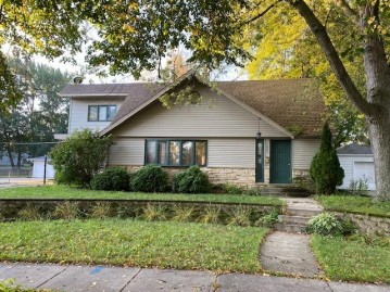 8807 S Boone Ave, West Allis, WI 53227-3429