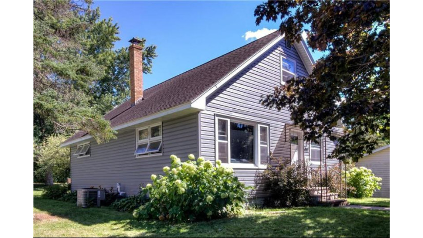 807 Jefferson Avenue Chippewa Falls, WI 54729 by Cb Brenizer/Eau Claire $164,900