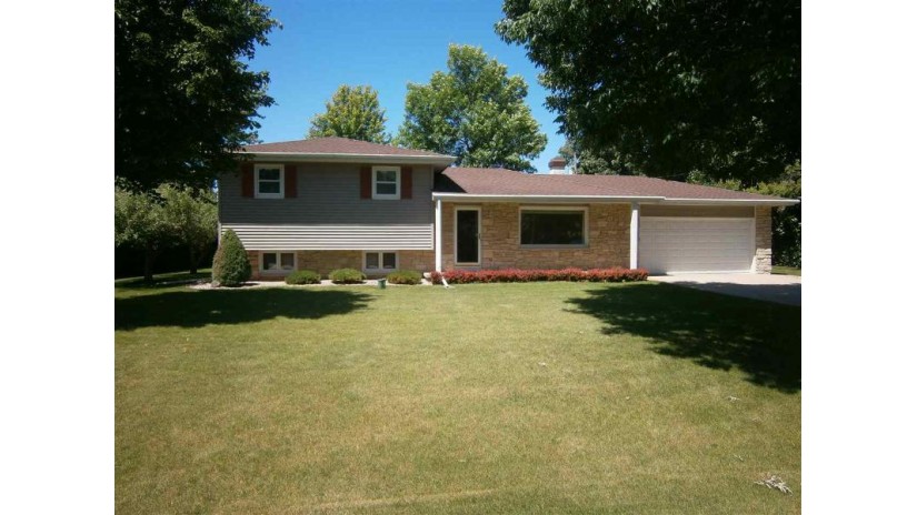 1317 Lake Breeze Road Algoma, WI 54904 by First Weber, Realtors, Oshkosh $210,000