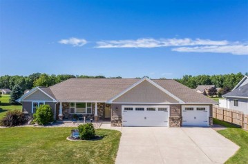 179 Whimbrel Court, Pulaski, WI 54162-9495