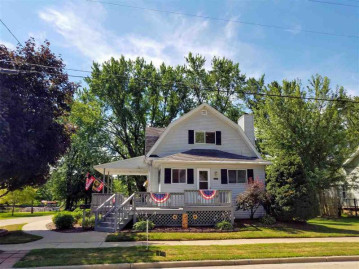 1002 W North Water Street, New London, WI 54961