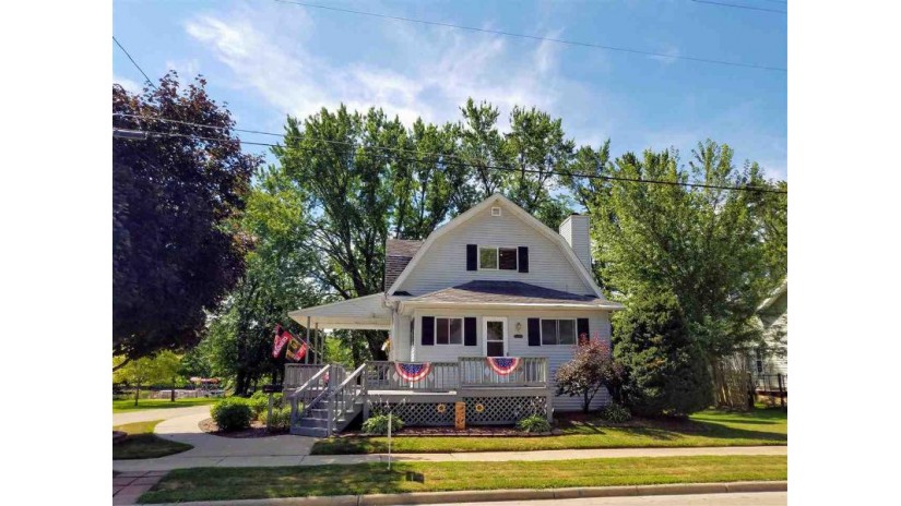 1002 W North Water Street New London, WI 54961 by Coldwell Banker Real Estate Group $264,900