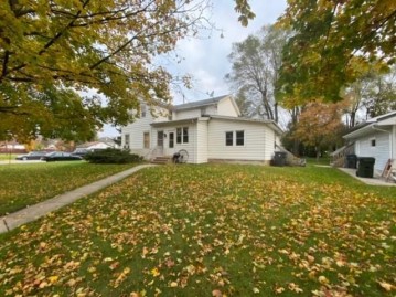 332 Maple St, West Baraboo, WI 53913