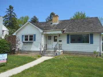 1153 N 11th Ave, West Bend, WI 53090-1819