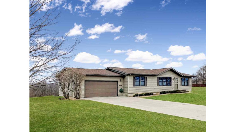 202 Eagle Dr McGregor, IA 52157 by Re/Max Ridge-N-River $212,000