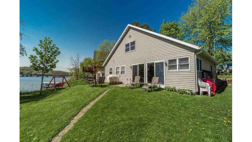 121 River St Merrimac, WI 53561 by Re/Max Preferred $415,000