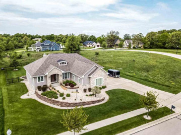 2702 Arbor Ridge Way, Janesville, WI 53548