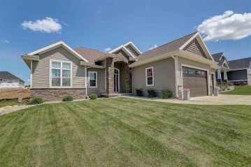 6586 Wolf Hollow Rd, Windsor, WI 53598