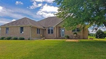 N4243 Country Club Dr, Decatur, WI 53520