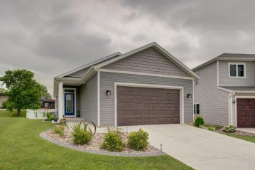 128 Red Bud Tr, Columbus, WI 53925