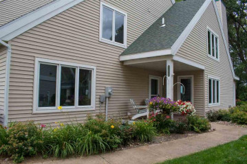 N7825 Lake View Ct 13, Germantown, WI 53950