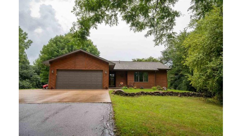 5181 David Dr Omro, WI 54904 by American, Realtors $249,900