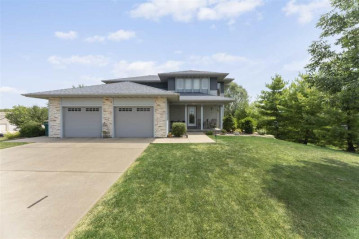 1001 Glen View Ct, Mount Horeb, WI 53572