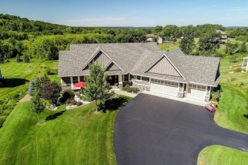 318 Meadow Ridge Ct, Hudson, WI 54016