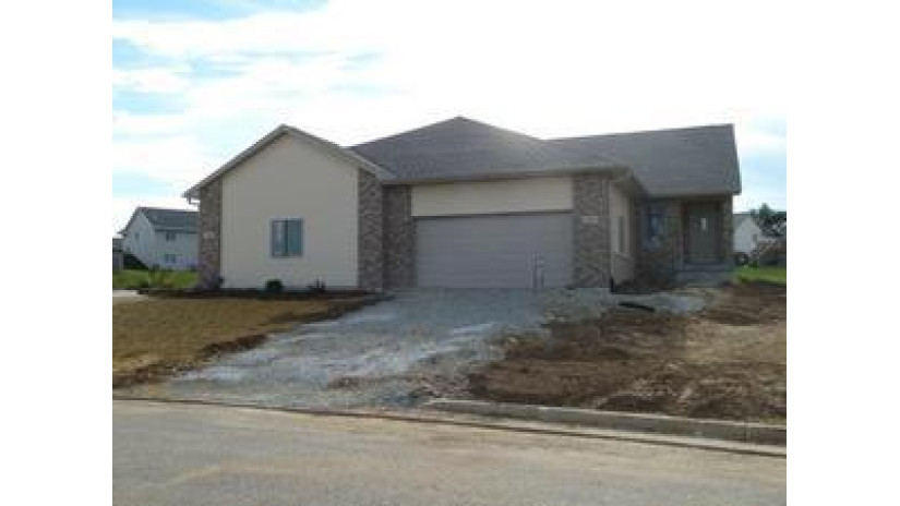 226 Heritage Dr 8 Fort Atkinson, WI 53538 by Wayne Hayes Real Estate LLC $280,000