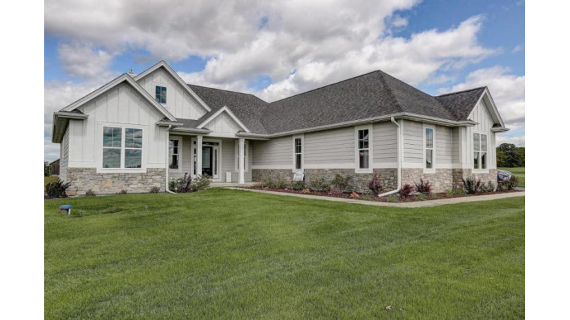 320 Foxwood Trl Geneva, WI 53147 by Keefe Real Estate, Inc. $617,900