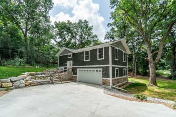 5087 Bay Point Dr, La Grange, WI 53121