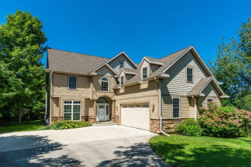 1230 Pheasant Ct, Lake Geneva, WI 53147-1077