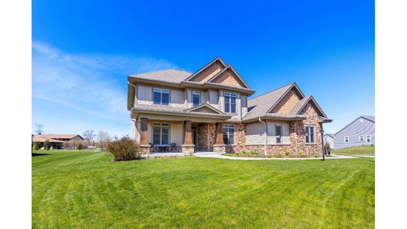 W192N5665 Spencers Pass Menomonee Falls, WI 53051 by First Weber Inc -NPW $599,000